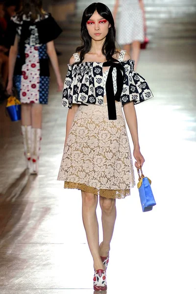 Look 24